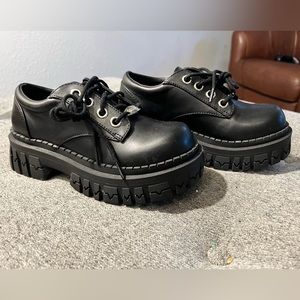 dELiA*s BNWOT Oxford Shoes Size 5